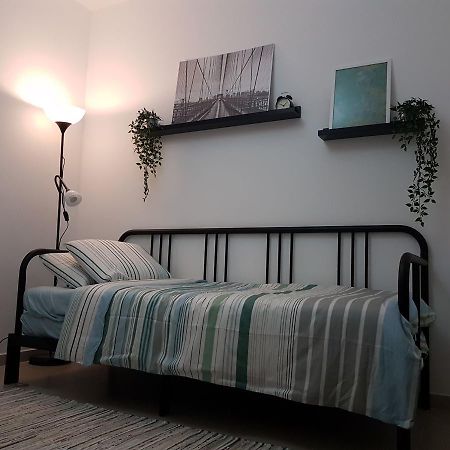 Private Bed/Bathroom In Нетания Екстериор снимка