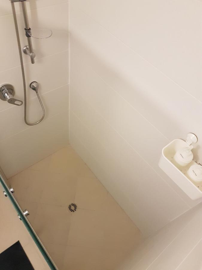 Private Bed/Bathroom In Нетания Екстериор снимка