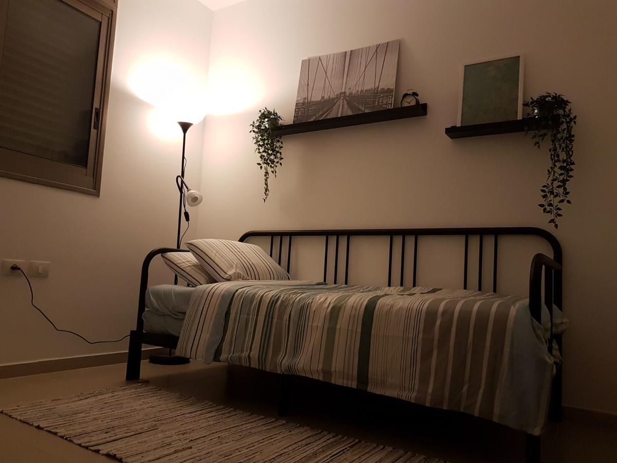 Private Bed/Bathroom In Нетания Екстериор снимка