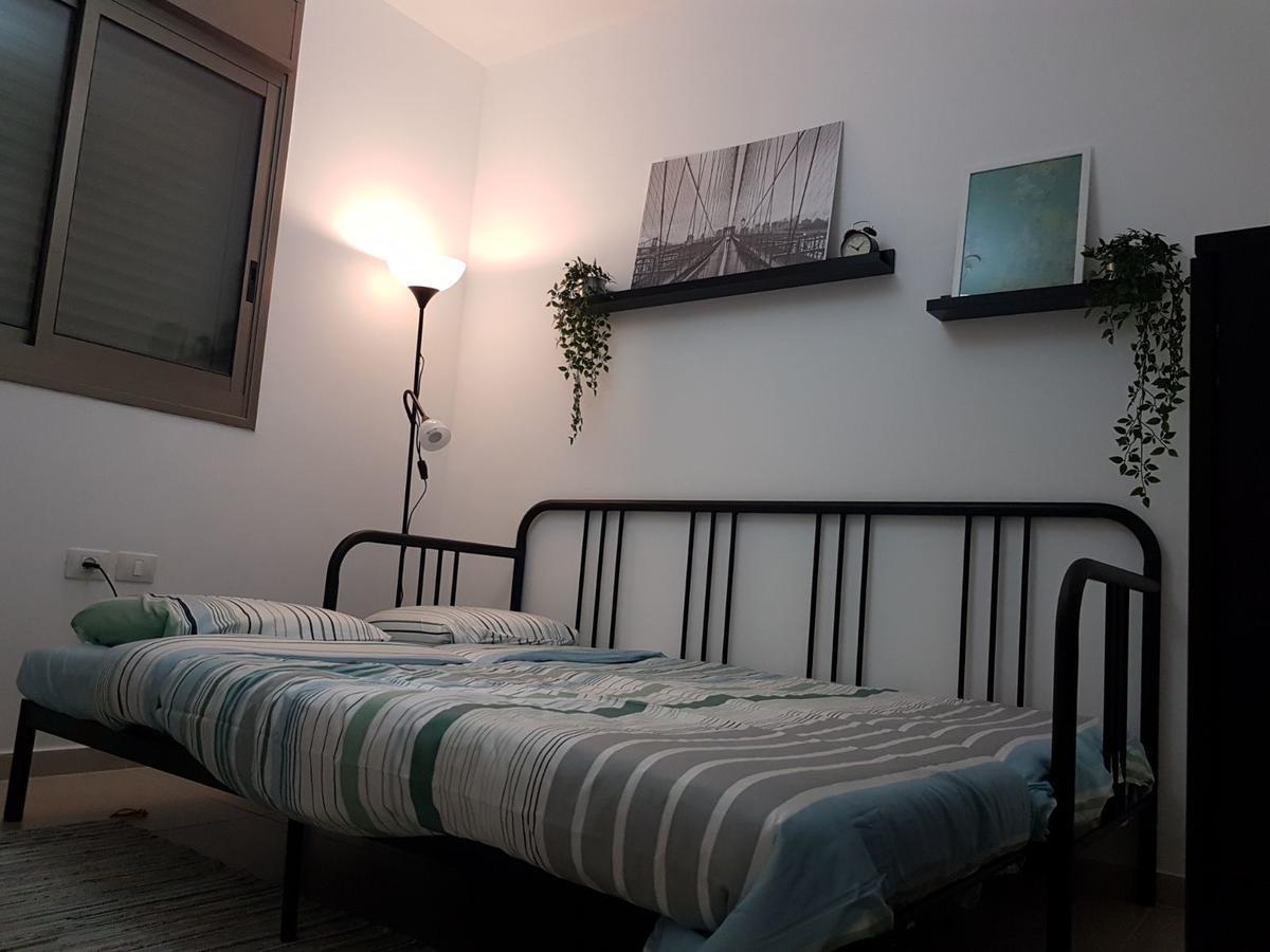 Private Bed/Bathroom In Нетания Екстериор снимка