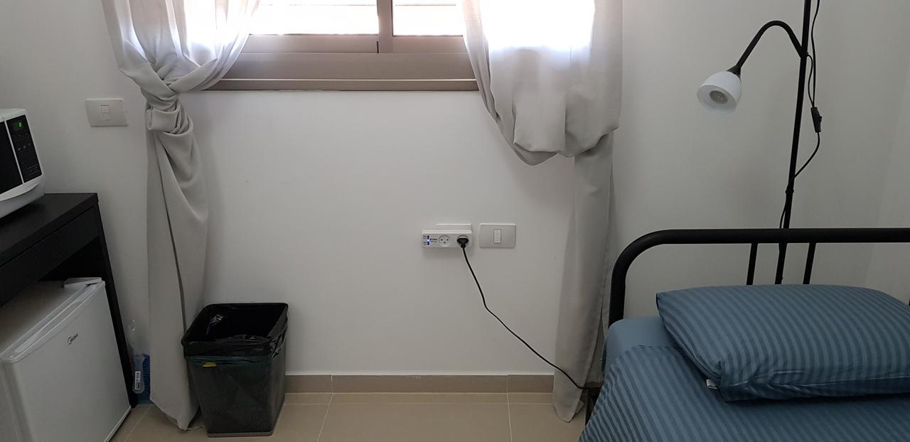 Private Bed/Bathroom In Нетания Екстериор снимка