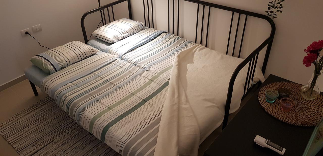Private Bed/Bathroom In Нетания Екстериор снимка