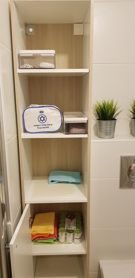 Private Bed/Bathroom In Нетания Екстериор снимка